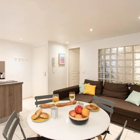 Apartment Cosy 32M- In The Historical Centrenear Beach *