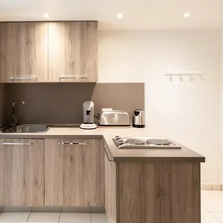 Cosy 32M- In The Historical Centrenear Beach *