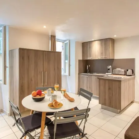 Cosy 32M- In The Historical Centrenear Beach * Nice