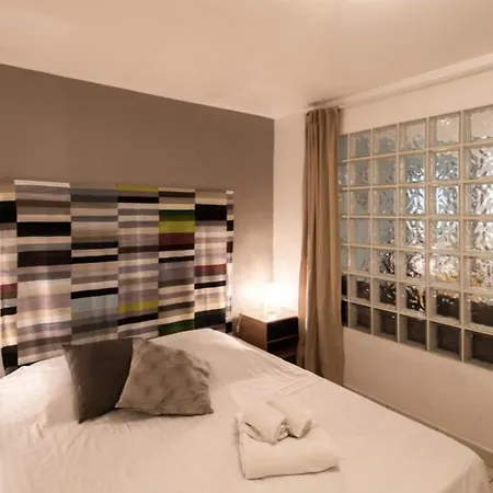 Apartment Cosy 32M- In The Historical Centrenear Beach