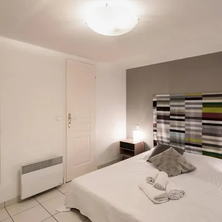 Cosy 32M- In The Historical Centrenear Beach Daire *