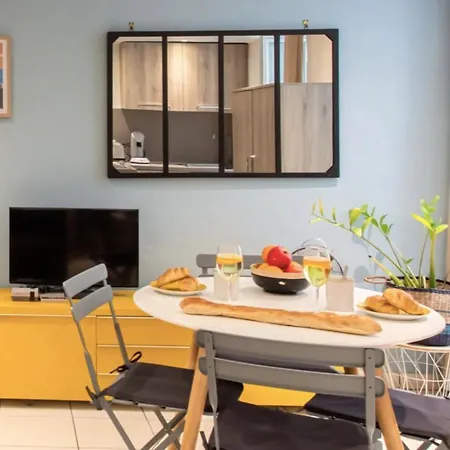 Daire Cosy 32M- In The Historical Centrenear Beach